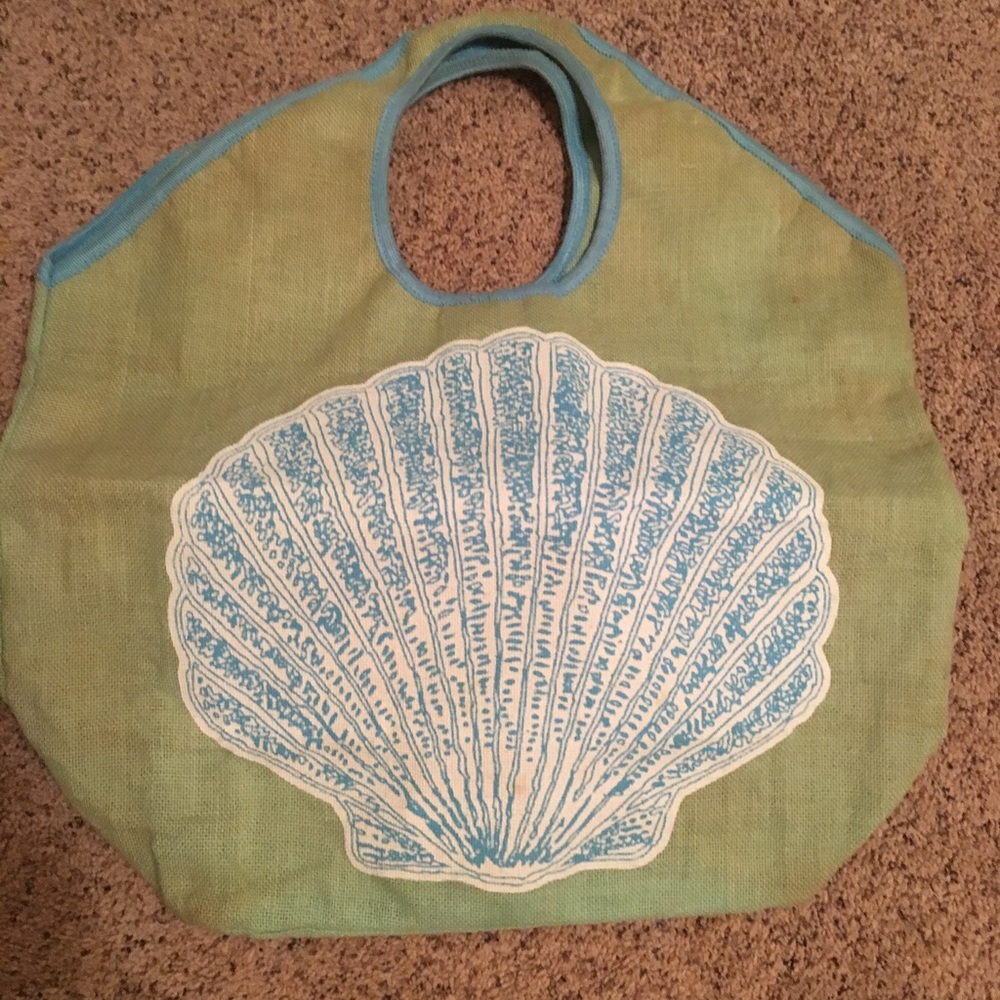 Beach bag with sea shell